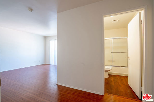 820 S St Andrews Place, Los Angeles CA: https://media.crmls.org/mediaz/f1a50238-ba14-4fd1-989e-bcdcaac5f723.jpg