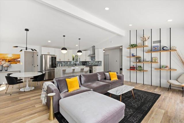 Detail Gallery Image 7 of 40 For 725 Cathy Ln, Cardiff By The Sea,  CA 92007 - 4 Beds | 2/1 Baths