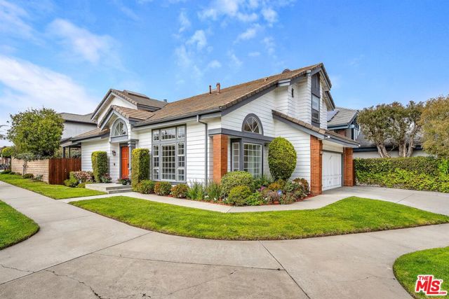 8319 Berger Avenue, Playa del Rey CA: https://media.crmls.org/mediaz/f1a538a1-42db-43c1-89bd-3772365100f2.jpg