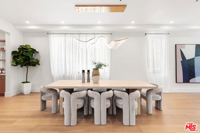 2565 Patricia Avenue, Los Angeles CA: https://media.crmls.org/mediaz/f1a53cdc-b7d4-4e83-a8bd-0e96f54b96e8.jpg