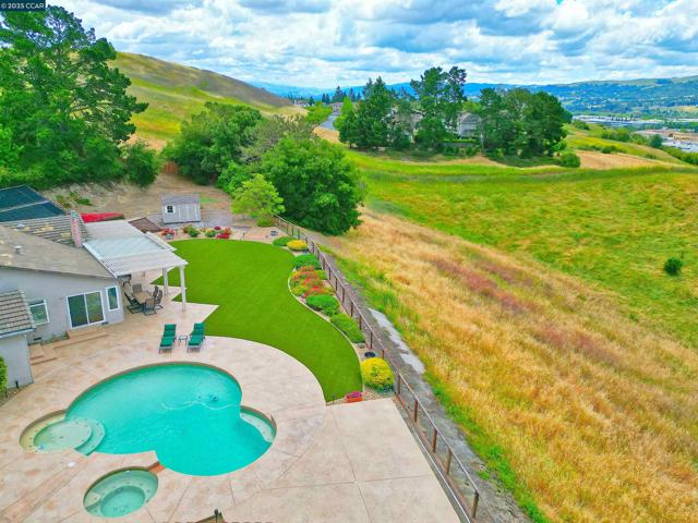 130 Samoa Ct, San Ramon CA: https://media.crmls.org/mediaz/f1a58fd6-b4f9-42be-9693-de0761fdbf26.jpg