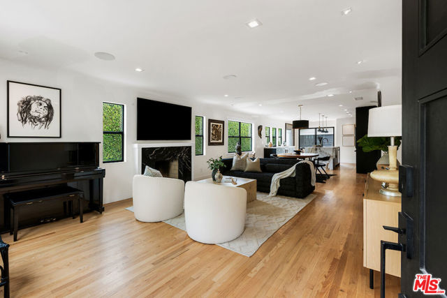 5319 West Boulevard, Los Angeles CA: https://media.crmls.org/mediaz/f1a5ee90-aebd-4c59-9834-b39087742441.jpg
