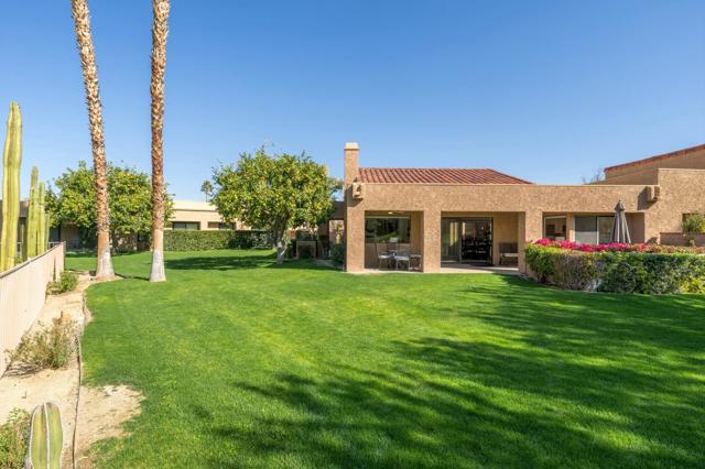 48629 Sundrop Court, Palm Desert CA: https://media.crmls.org/mediaz/f1a601f7-c089-4737-817d-300fbd0f81fb.jpg