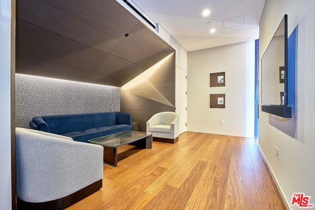 889 Francisco Street, Los Angeles CA: https://media.crmls.org/mediaz/f1a60938-12b4-44a6-8731-58ebbc3c5b8f.jpg
