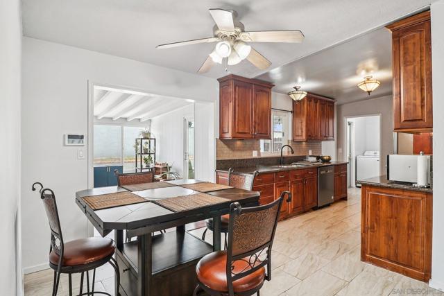 1097 Wayside Ave, El Cajon CA: https://media.crmls.org/mediaz/f1a62370-1d91-468e-80b1-b1a6b1fc977e.jpg