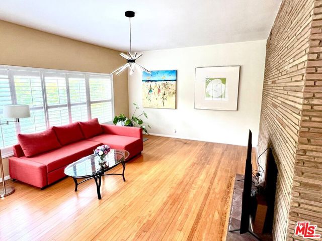 4340 Sepulveda Boulevard, Sherman Oaks CA: https://media.crmls.org/mediaz/f1a6b8a1-65e9-4c4e-b755-04f2e4bac092.jpg