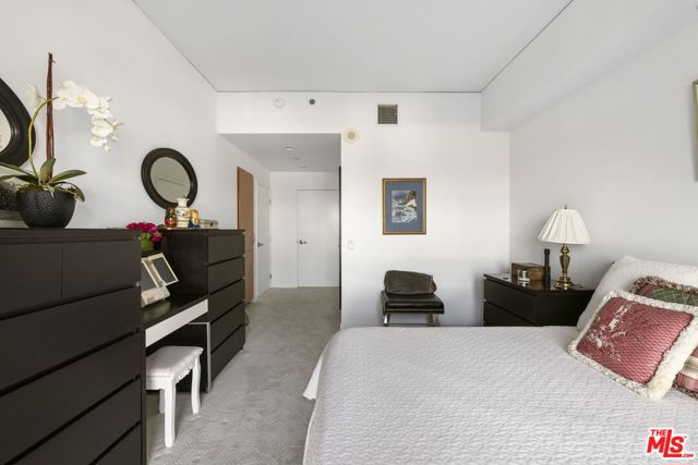 13650 Marina Pointe Drive, Marina del Rey CA: https://media.crmls.org/mediaz/f1a6c5e0-a3e2-4aa9-b6b3-9fb1de0afc0d.jpg