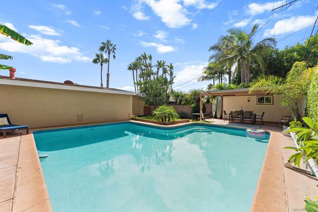 1154 Sapphire Street, San Diego CA: https://media.crmls.org/mediaz/f1a6cd41-0b1a-4462-93a3-e10a25d6d691.jpg