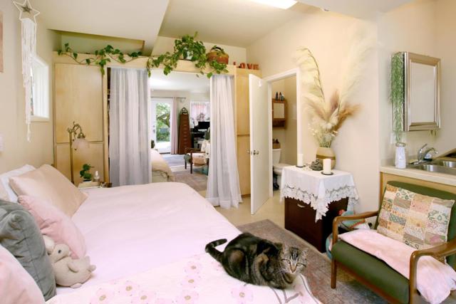 515 Chestnut Street, Santa Cruz CA: https://media.crmls.org/mediaz/f1a6d031-2507-4d32-8021-131ebcf2e1bb.jpg
