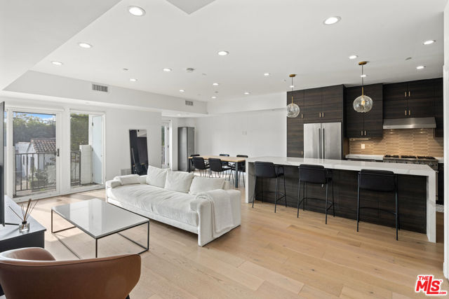 7365 Waring Avenue, Los Angeles CA: https://media.crmls.org/mediaz/f1a71cf0-ac88-4915-8cf5-a875996e70e2.jpg