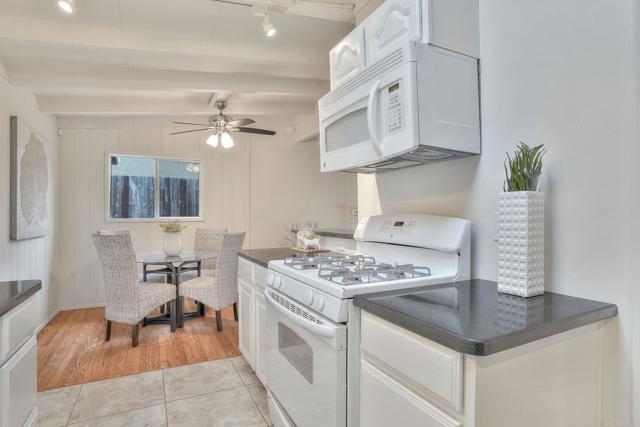 Detail Gallery Image 10 of 61 For 5091 El Arbol, Carlsbad,  CA 92008 - 4 Beds | 3 Baths