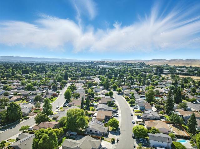 5241 Felicia Avenue, Livermore CA: https://media.crmls.org/mediaz/f1a76340-7c76-416a-accb-008ba1aa52e3.jpg