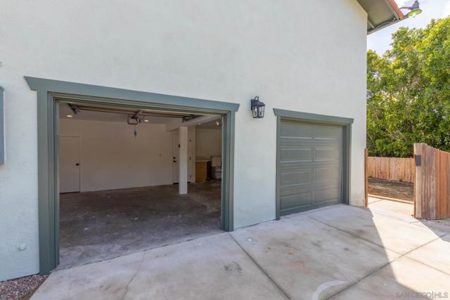 361 E Indian Rock Rd, Vista CA: https://media.crmls.org/mediaz/f1a76b23-be69-4a7c-b1f3-a4126b1dbbff.jpg