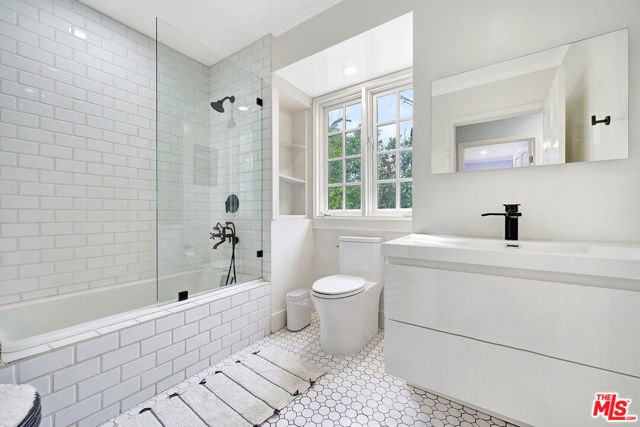 5111 Babcock Avenue, Valley Village CA: https://media.crmls.org/mediaz/f1a76db4-04ae-4197-b7ac-f38533951a70.jpg
