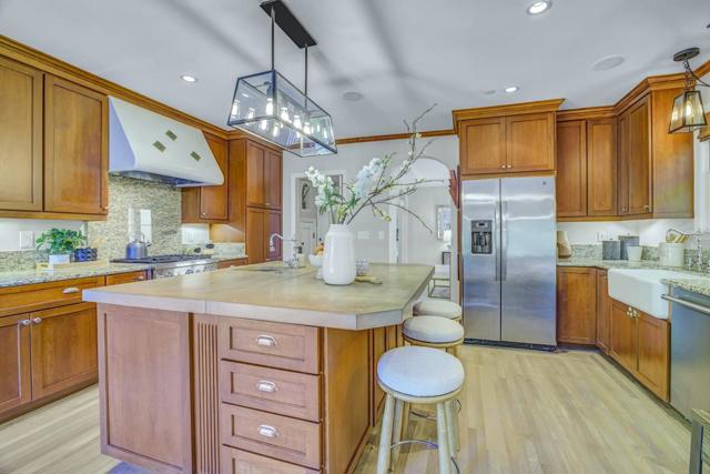 430 26th Avenue, San Mateo CA: https://media.crmls.org/mediaz/f1a84c41-50f6-467e-b4eb-87c9930d9941.jpg
