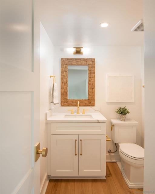 545 Orange Ave, Coronado CA: https://media.crmls.org/mediaz/f1a8b766-0ddb-48df-b7b9-70ba1d1da88e.jpg