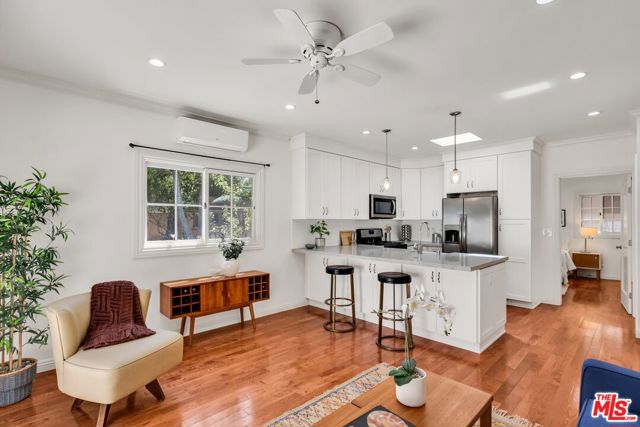 1709 Buckingham Road, Los Angeles CA: https://media.crmls.org/mediaz/f1a8c68e-5bbf-4051-9107-5eafec6188a6.jpg