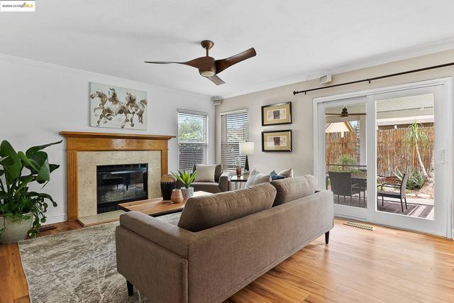 20 Goldmeadow Ct, Brentwood CA: https://media.crmls.org/mediaz/f1a8d239-5e4c-46ef-b7ec-10a840f62477.jpg