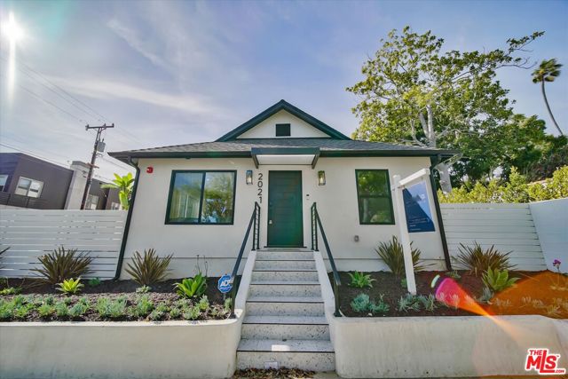 2021 Idaho Avenue, Santa Monica CA: https://media.crmls.org/mediaz/f1a8f3be-d8e8-4b1d-b046-303da308c413.jpg