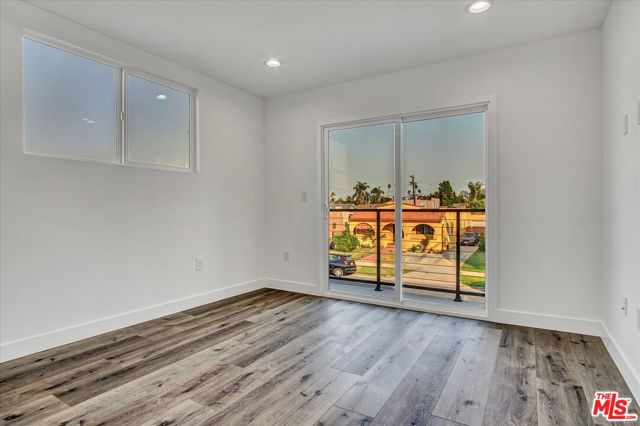 2419 S Cochran Avenue, Los Angeles CA: https://media.crmls.org/mediaz/f1a8fba4-c77f-4149-bdc3-91ae09cddb91.jpg