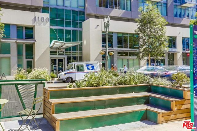 1100 S Hope Street, Los Angeles CA: https://media.crmls.org/mediaz/f1a9906e-9fe1-470d-9903-0d8c258341ce.jpg