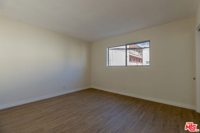 1033 6TH Street, Santa Monica CA: https://media.crmls.org/mediaz/f1a9c8f8-421c-4336-baf3-eabf3e533feb.jpg