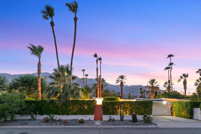 1115 Pasatiempo Road, Palm Springs CA: https://media.crmls.org/mediaz/f1aa3745-f3da-482b-99d8-dcae60c88496.jpg
