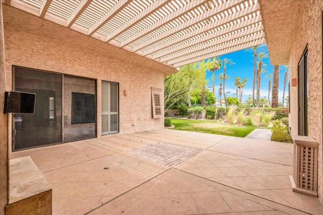 45 Lincoln Place, Rancho Mirage CA: https://media.crmls.org/mediaz/f1aaf465-0c91-4fd3-9a68-2946c022594b.jpg