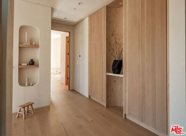 Image 24 of 69 For 11746 Blix Street