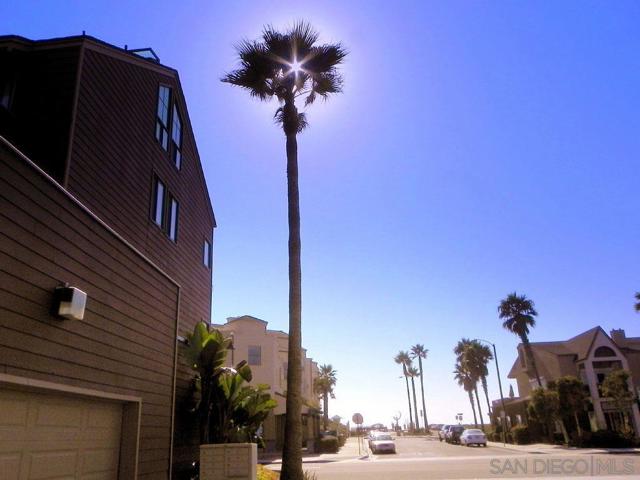 725 Seacoast Drive, Imperial Beach, California 91932, 2 Bedrooms Bedrooms, ,2 BathroomsBathrooms,Townhouse,For Sale,Seacoast Drive,250019721SD