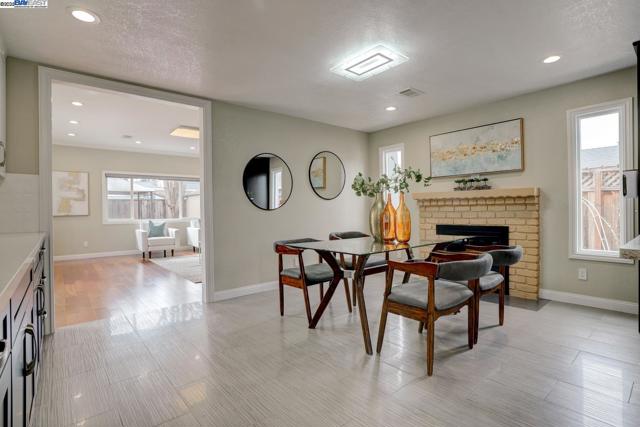 Image 15 of 43 For 39143 Donner Way