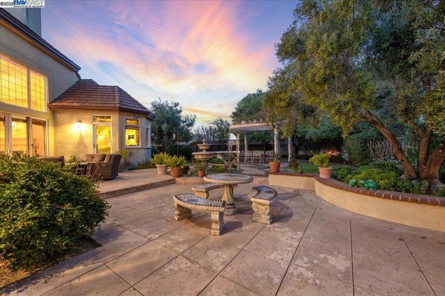2434 Pomino Way, Pleasanton CA: https://media.crmls.org/mediaz/f1adcb04-f0ba-4369-8c79-231698d2294b.jpg