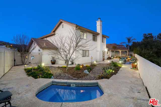 3086 Indian Mesa Drive, Thousand Oaks CA: https://media.crmls.org/mediaz/f1aea805-52bc-4a68-b5d2-256d13325c6d.jpg