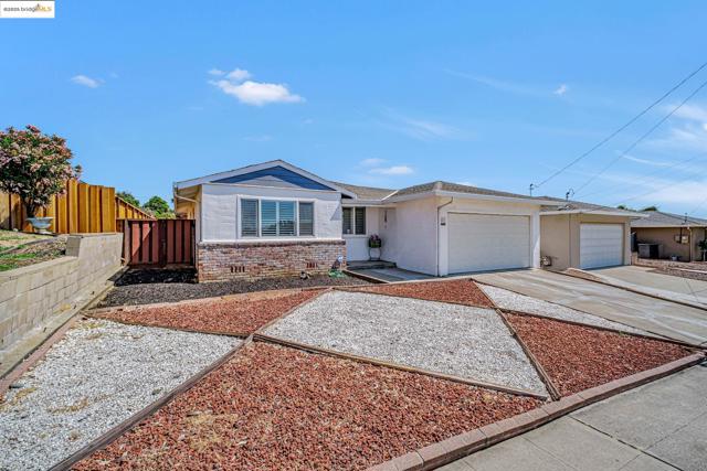 581 Fairway Street, Hayward CA: https://media.crmls.org/mediaz/f1aece41-9864-47b2-878c-eb27ebfb26d2.jpg