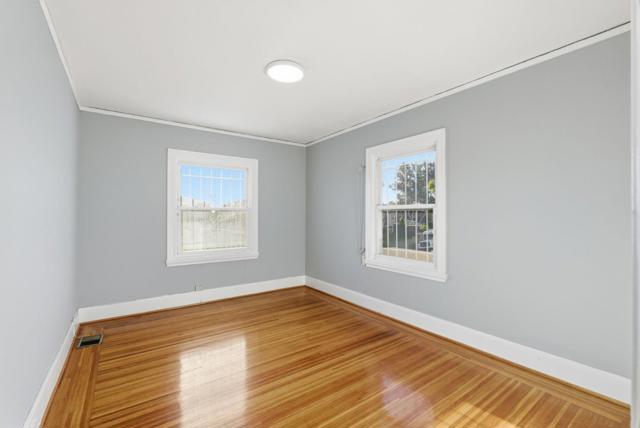 2801 Bartlett Street, Oakland CA: https://media.crmls.org/mediaz/f1aedce8-50c1-4db5-872e-dc81f7b66715.jpg