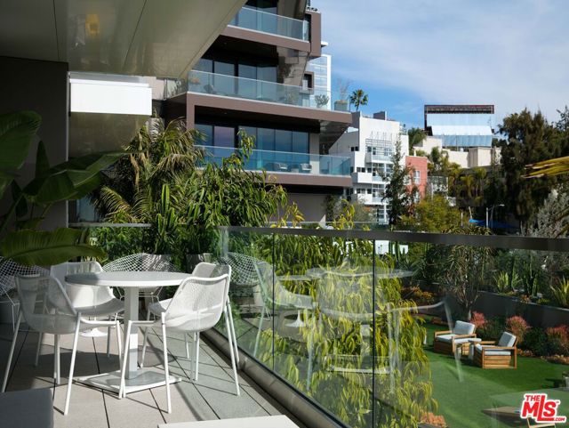 Image 19 of 34 For 8420 Sunset Boulevard 504