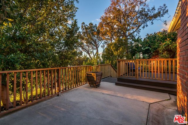 4015 Karelia Street, Los Angeles CA: https://media.crmls.org/mediaz/f1af450a-7b5c-497a-a413-d61ef4ffbdeb.jpg