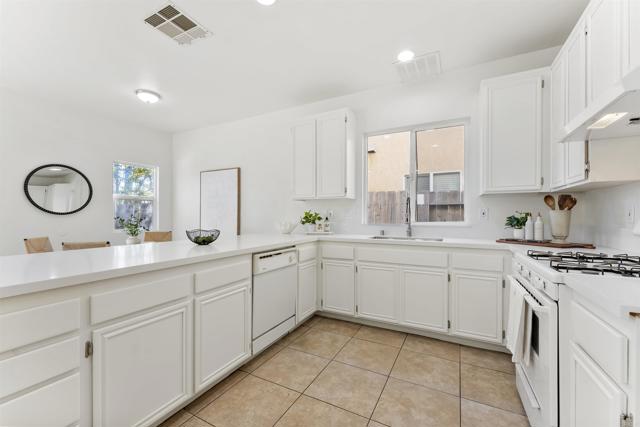 Detail Gallery Image 10 of 35 For 1555 Elizabeth Ln, El Cajon,  CA 92019 - 4 Beds | 2/1 Baths