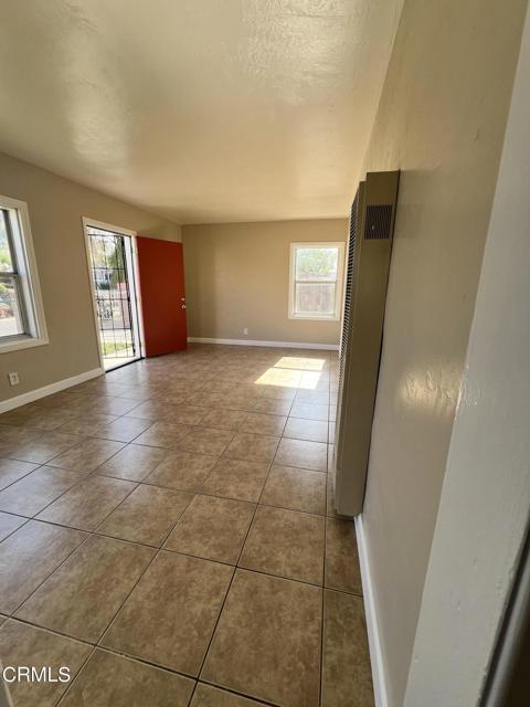 Detail Gallery Image 3 of 8 For 2012 Jessie St, Bakersfield,  CA 93305 - 2 Beds | 1 Baths