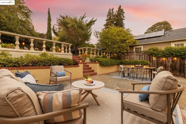 5815 Morpeth St, Oakland CA: https://media.crmls.org/mediaz/f1b16e85-bd3a-4b23-87be-db67f2212d87.jpg