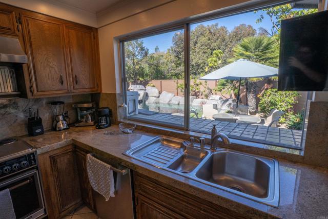 Detail Gallery Image 15 of 32 For 1533 10th St, Coronado,  CA 92118 - 4 Beds | 3 Baths