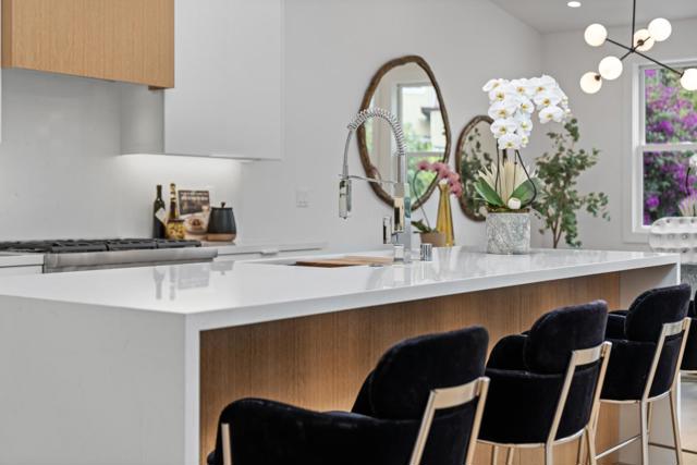 17 30th Street, San Francisco CA: https://media.crmls.org/mediaz/f1b1dd4b-39f8-4613-aace-22ded6e4b0a2.jpg