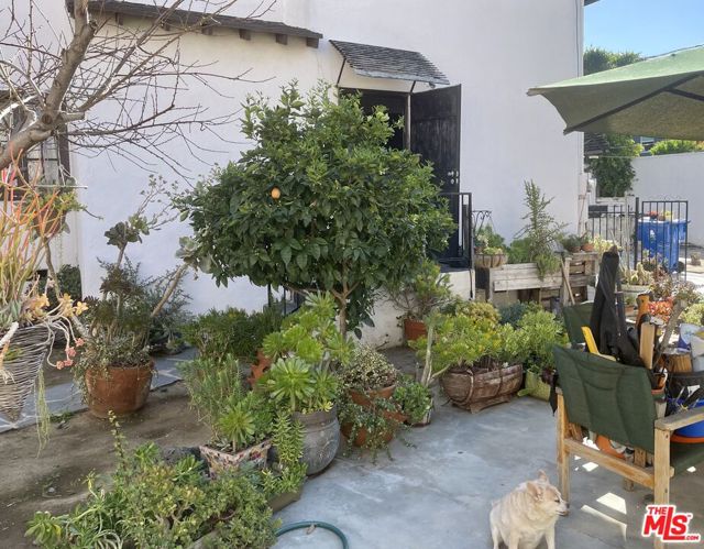 6356 W 6th Street, Los Angeles CA: https://media.crmls.org/mediaz/f1b2d926-ca10-4914-85bc-d62ac2038c8c.jpg