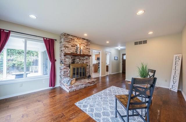 914 Junipero Way, Salinas CA: https://media.crmls.org/mediaz/f1b2d9e7-81cb-4763-a70b-89fb3f07af31.jpg
