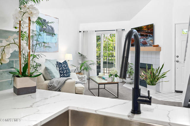 24145 Del Monte Drive, Valencia CA: https://media.crmls.org/mediaz/f1b33cd3-4718-4d71-a5de-c1a69ee69872.jpg