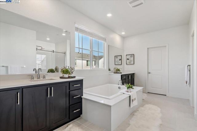 5360 Trimonti Cir, Antioch CA: https://media.crmls.org/mediaz/f1b3d687-6454-4300-bcee-58bc9f1f7dde.jpg