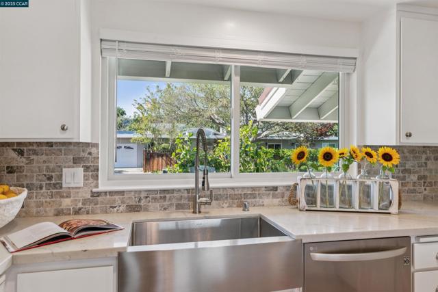 3803 Quail Ridge Road, Lafayette CA: https://media.crmls.org/mediaz/f1b3f7ef-e21f-49d2-b00a-d12b2b3331e7.jpg