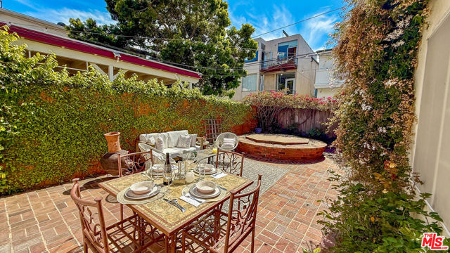 2403 Ocean Avenue, Venice CA: https://media.crmls.org/mediaz/f1b402dc-5388-4f97-b7d3-4b077c39883d.jpg