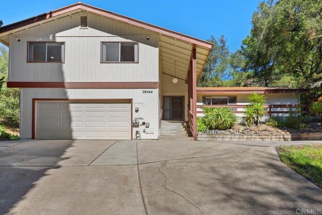 Detail Gallery Image 5 of 59 For 28444 Fallen Tree Ln, Escondido,  CA 92026 - 3 Beds | 2/1 Baths