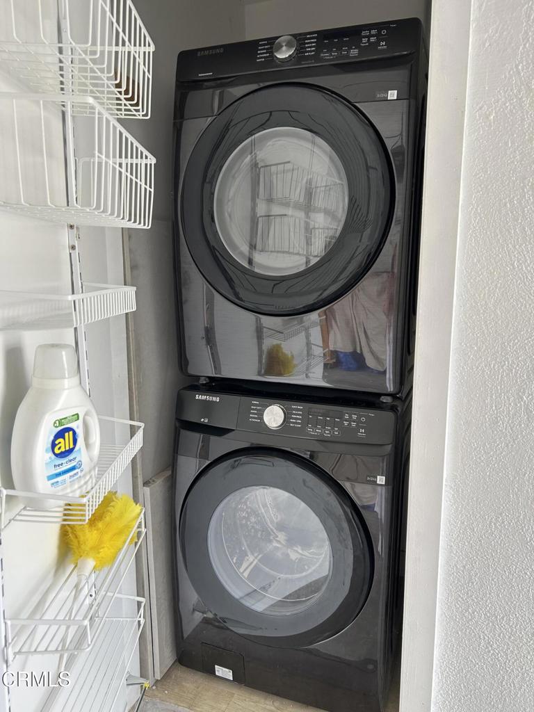 https://media.crmls.org/mediaz/f1b4b2d4-7b1f-43cc-bb93-2d58ed2bcadc.jpg?preset=X-Large